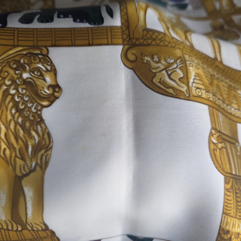 Hermes Paris  Torana Elegant Silk Scarf with Elephant and Gold Design - Picture 13 of 14